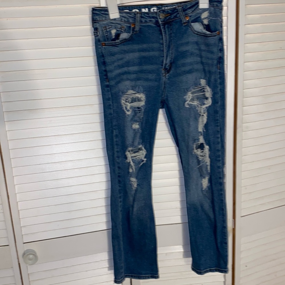 Juniors ripped jeans